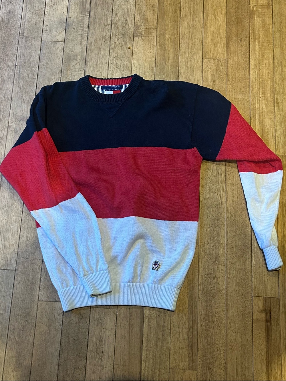 Vintage Tommy Hilfiger Men's Crewneck Colorblock Sweater - Navy, Red & White